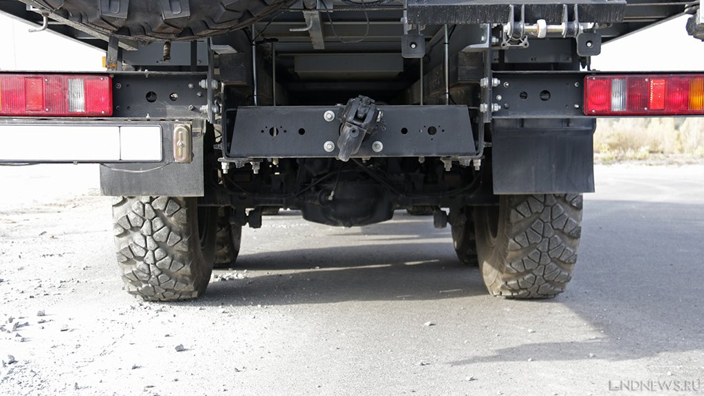 В Калуге пять человек пострадали при столкновении военного грузовика с автобусом