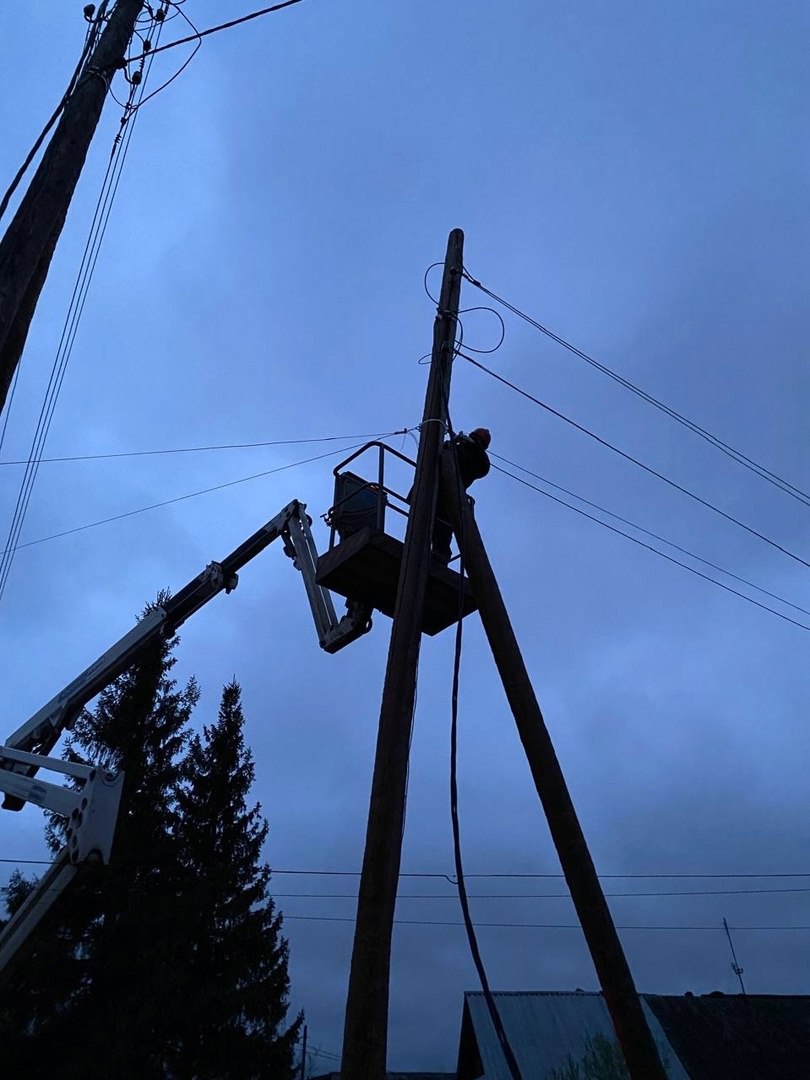 Свердловские энергетики завершают устранение последствий непогоды (ФОТО)
